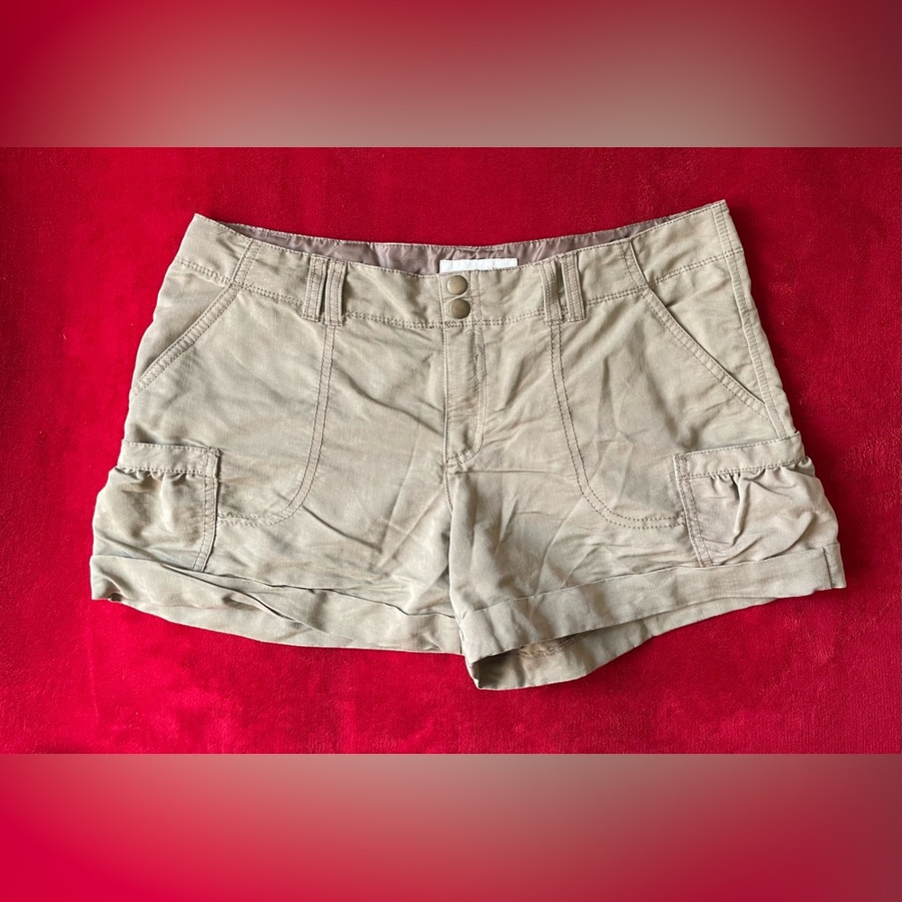 Old Navy Women's Flat Front Snap Buttons Mid Rise Khaki/Tan Shorts Size: 10